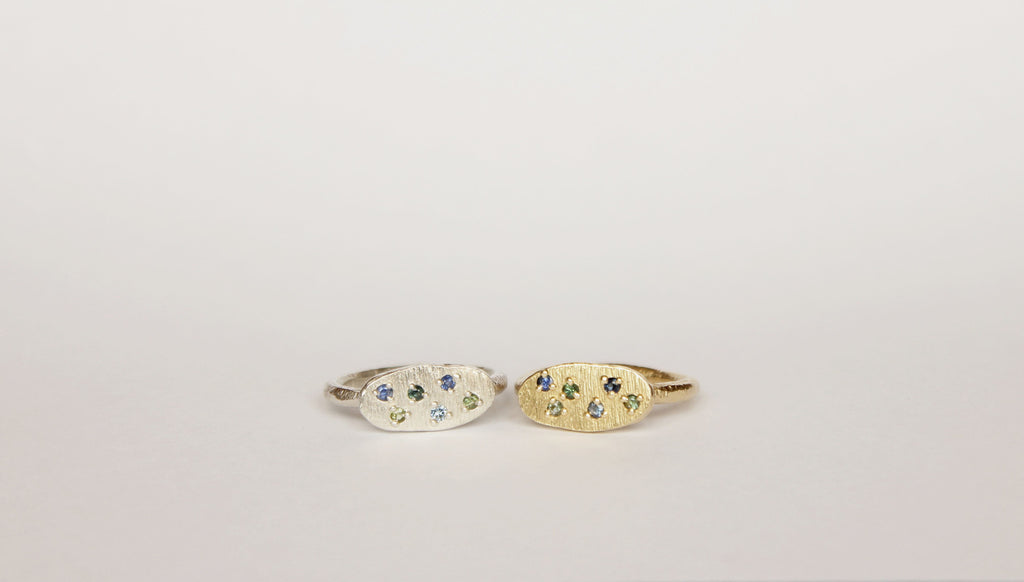 Scattered sapphire ring - gold.